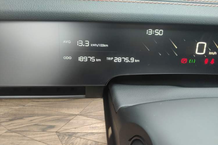Used NETA S 2022 Extended-Range Version 1160 km Rear-Drive Big Edition Odometer Close Up