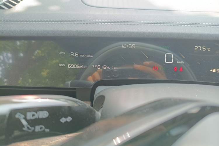 Used NETA S 2022 Extended-Range Version 1160 km Range Rear-Wheel-Drive Compact Edition Odometer Close Up