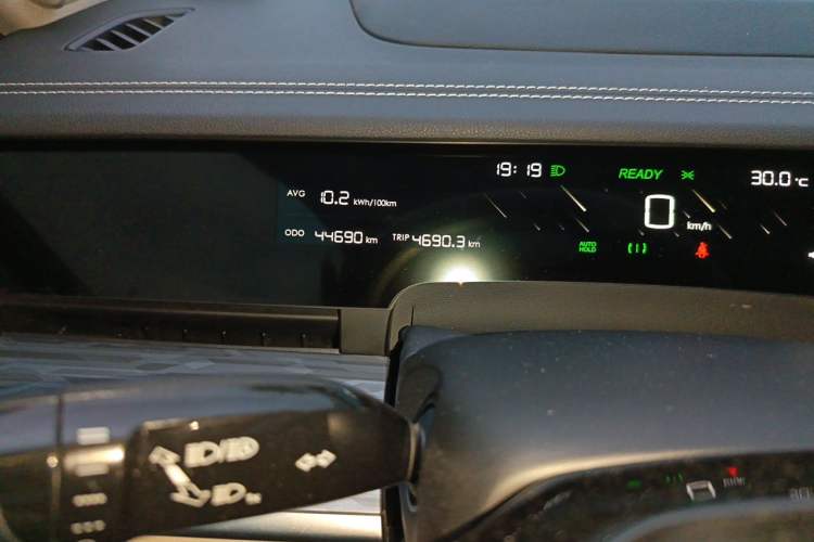 Used NETA S 2022 Extended-Range Version 1160 km Rear-Drive Big Edition Odometer Close Up
