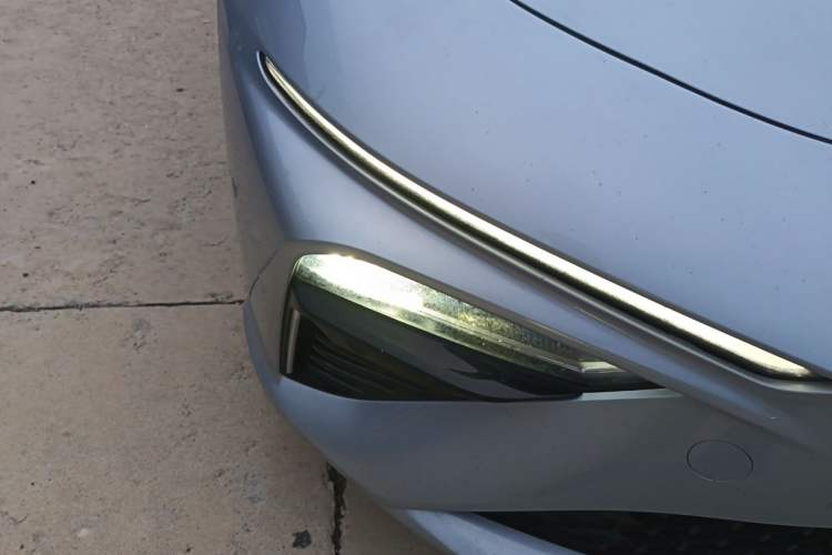 Used NETA S 2022 Extended-Range Version 1160 km Rear-Drive Big Edition Right Front Headlight