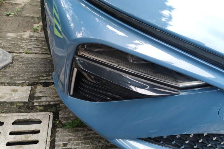 Used NETA S 2022 Extended-Range Version 1160 km Range Rear-Wheel Drive Mid-Grade Right Front Headlight