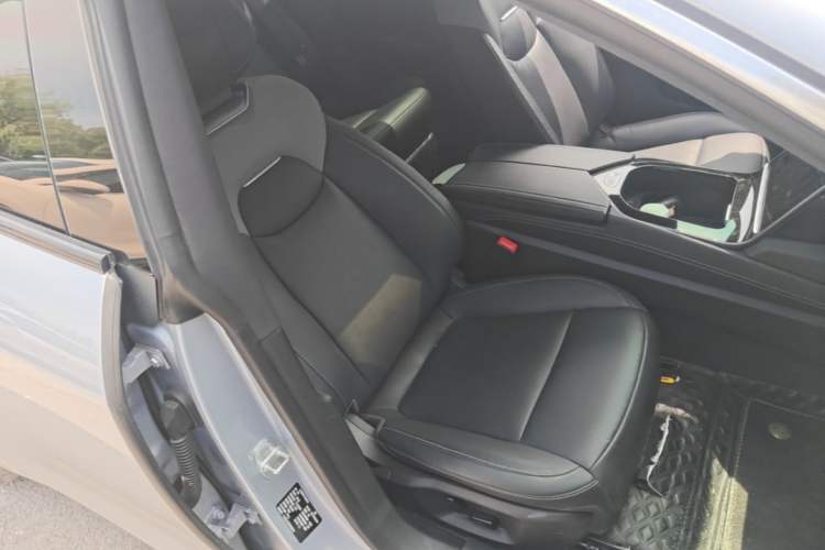 Used NETA S 2022 Extended-Range Version 1160 km Range Rear-Wheel-Drive Compact Edition Right Front Seat