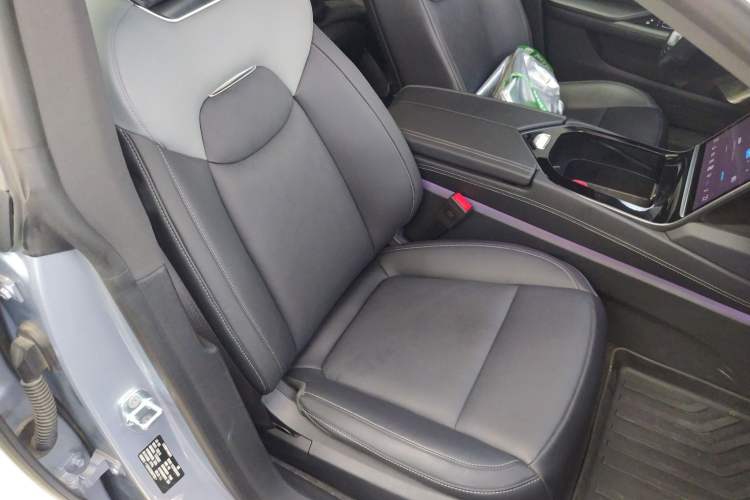 Used NETA S 2022 Pure Electric 715 km Range Rear-Wheel Drive Mid-Range Version Right Front Seat