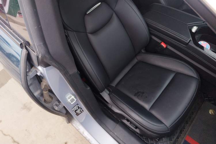 Used NETA S 2022 Extended-Range Version 1160 km Range Rear-Wheel-Drive Compact Edition Right Front Seat