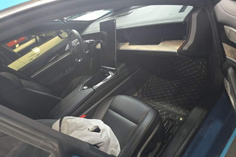 Used NETA S 2022 Extended-Range Version 1160 km Range Rear-Wheel-Drive Compact Edition Right Front Seat
