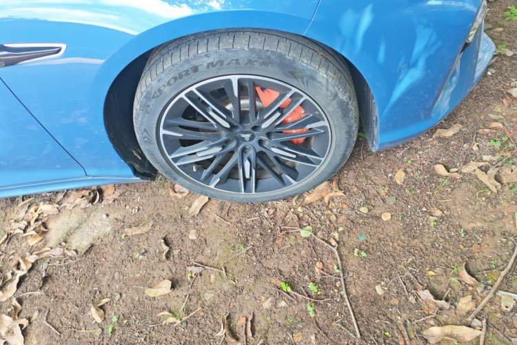 Used NETA S 2022 Extended-Range Version 1160 km Range Rear-Wheel Drive Mid-Grade Right Front Wheel Hub
