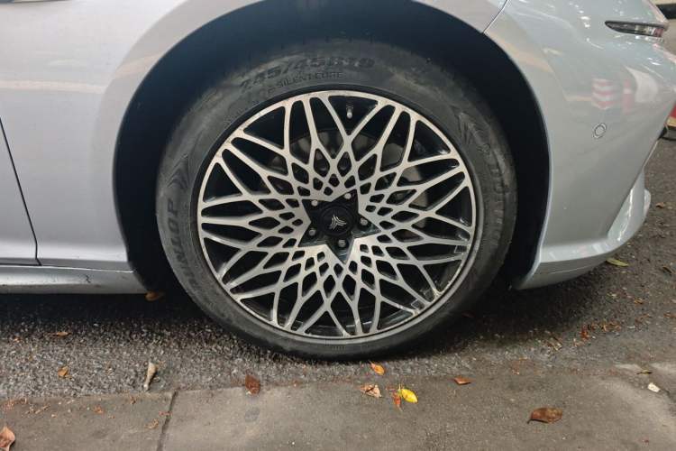 Used NETA S 2022 Extended-Range Version 1160 km Range Rear-Wheel Drive Mid-Grade Right Front Wheel Hub