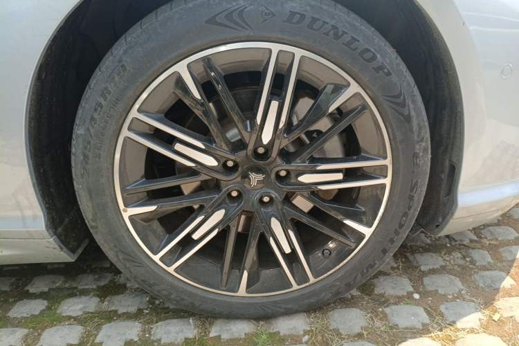 Used NETA S 2022 Extended-Range Version 1160 km Range Rear-Wheel-Drive Compact Edition Right Front Wheel Hub