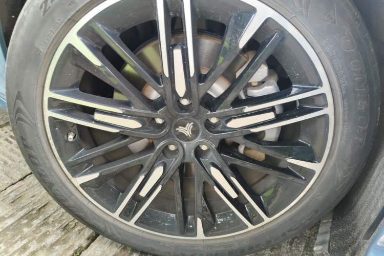 Used NETA S 2022 Extended-Range Version 1160 km Range Rear-Wheel Drive Mid-Grade Right Front Wheel Hub