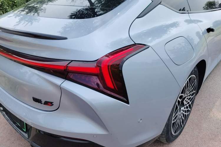 Used NETA S 2022 All-Electric 650 km Four-Wheel Drive Flagship Edition Right Rear Taillight