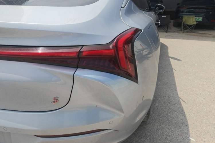 Used NETA S 2022 Extended-Range Version 1160 km Range Rear-Wheel-Drive Compact Edition Right Rear Taillight