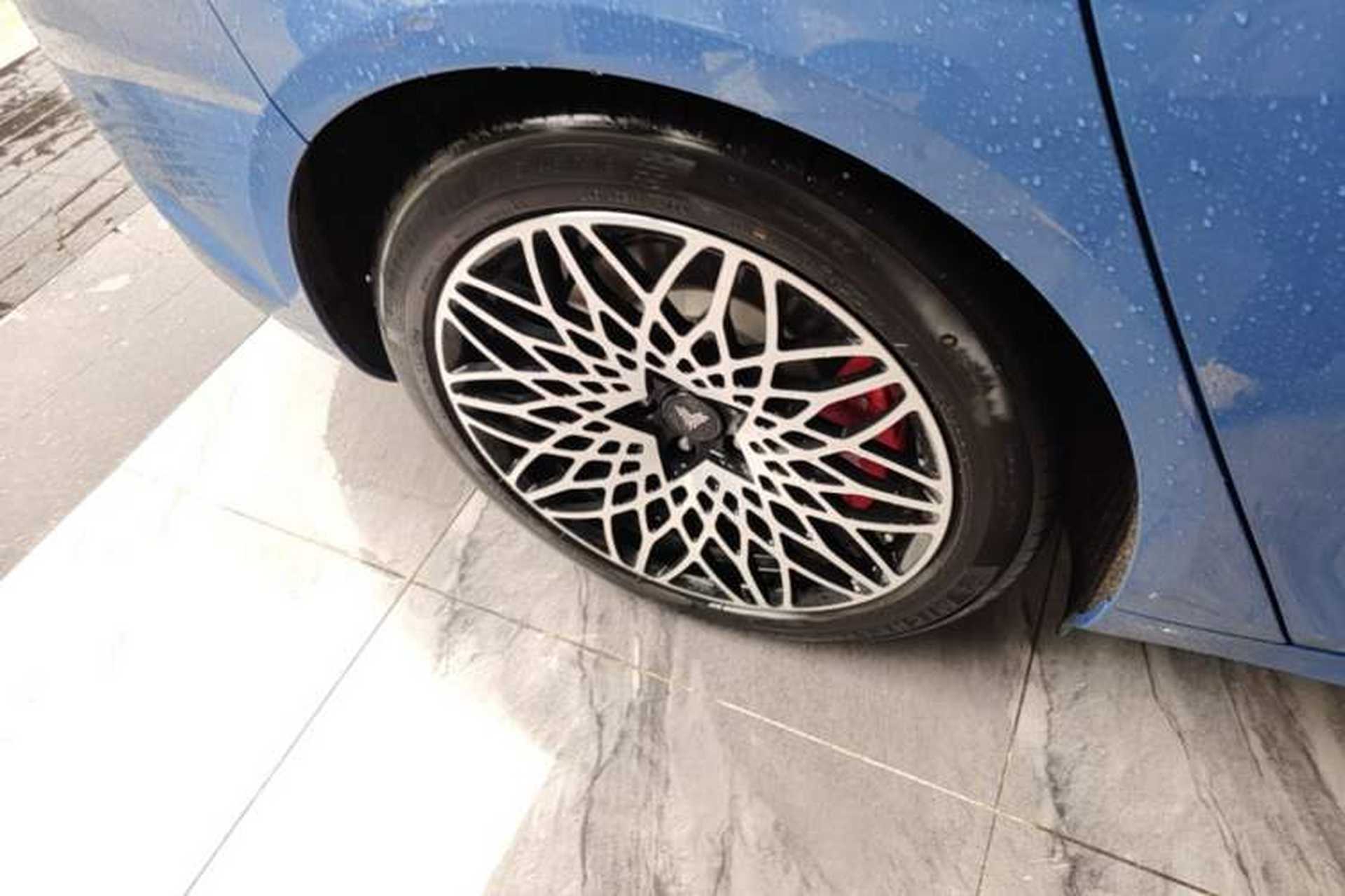 Used NETA S 2022 Extended-Range Version 1160 km Rear-Drive Big Edition Right Rear Wheel Hub