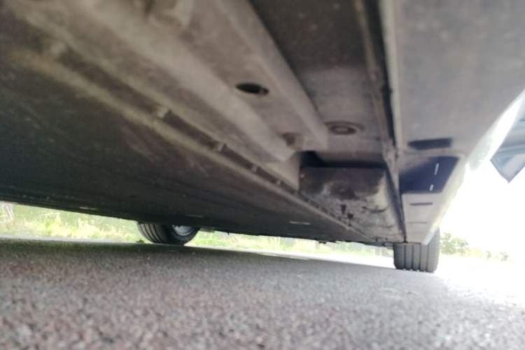 Used NETA S 2022 All-Electric 650 km Four-Wheel Drive Flagship Edition Right Side Sill