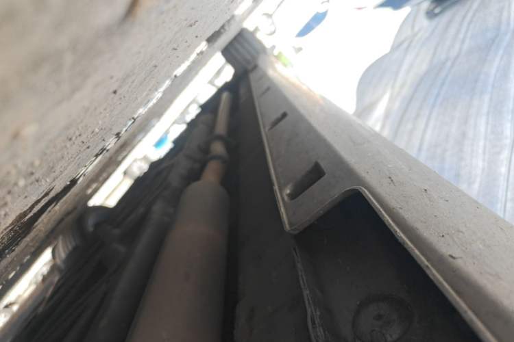 Used NETA S 2022 Extended-Range Version 1160 km Range Rear-Wheel-Drive Compact Edition Right Side Sill