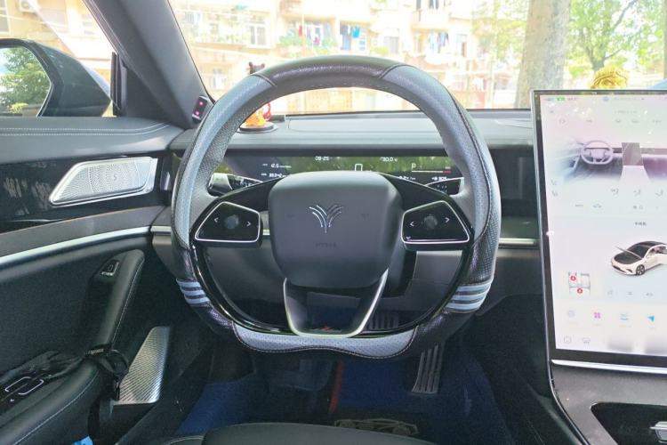 Used NETA S 2022 Extended-Range Version 1160 km Range Rear-Wheel Drive Mid-Grade Steering Wheel