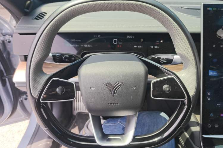 Used NETA S 2022 Extended-Range Version 1160 km Range Rear-Wheel-Drive Compact Edition Steering Wheel