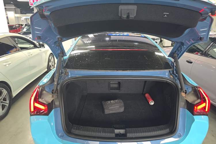 Used NETA S 2022 Extended-Range Version 1160 km Range Rear-Wheel-Drive Compact Edition Trunk