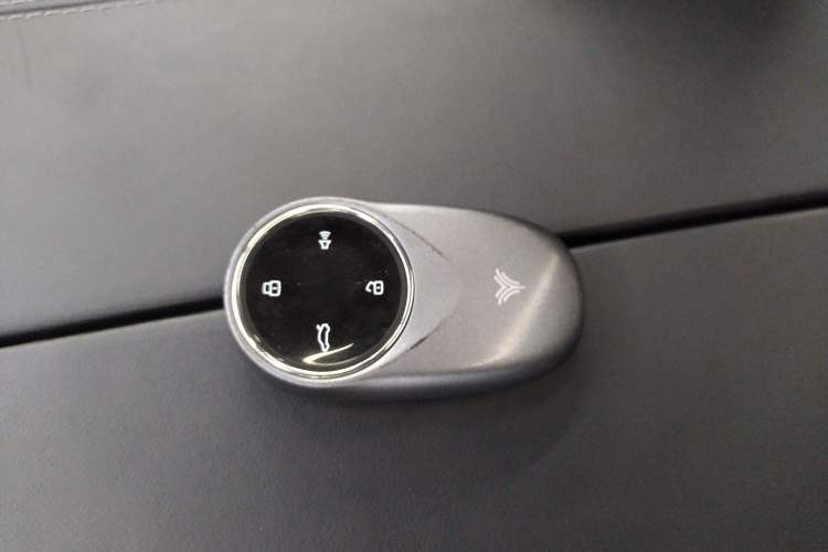 Used NETA S 2022 Pure Electric 715 km Range Rear-Wheel Drive Mid-Range Version Vehicle Key