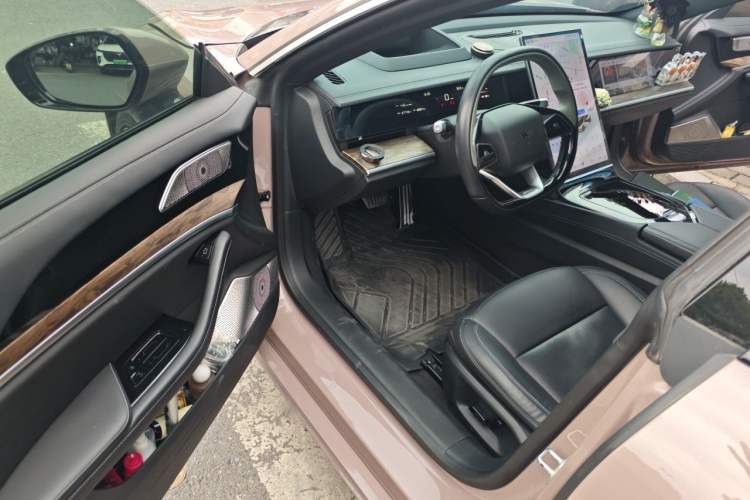 Used NETA S 2022 Extended-Range Version 1160 km Range Rear-Wheel Drive Mid-Grade Driver Seat