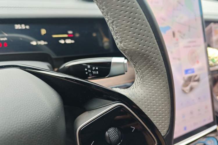 Used NETA S 2022 Extended-Range Version 1160 km Range Rear-Wheel Drive Mid-Grade Gear Lever
