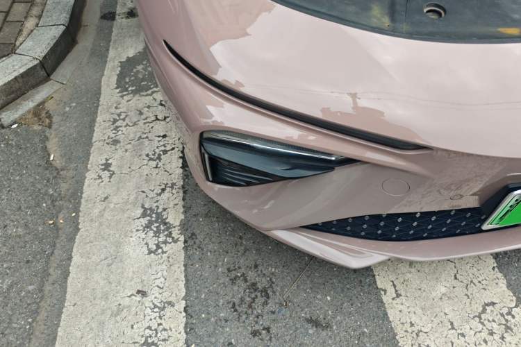 Used NETA S 2022 Extended-Range Version 1160 km Range Rear-Wheel Drive Mid-Grade Right Front Headlight