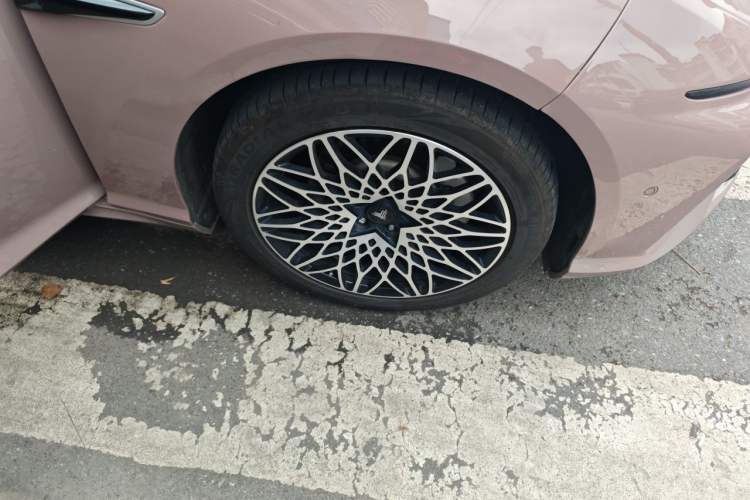 Used NETA S 2022 Extended-Range Version 1160 km Range Rear-Wheel Drive Mid-Grade Right Front Wheel Hub