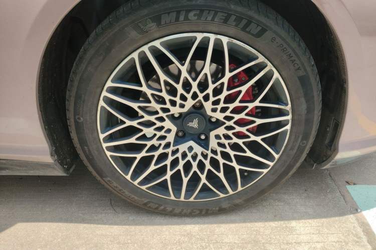 Used NETA S 2022 All-Electric 650 km Four-Wheel Drive Premium Version Right Front Wheel Hub