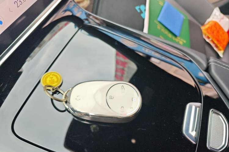 Used NETA S 2022 Extended-Range Version 1160 km Range Rear-Wheel Drive Mid-Grade Vehicle Key