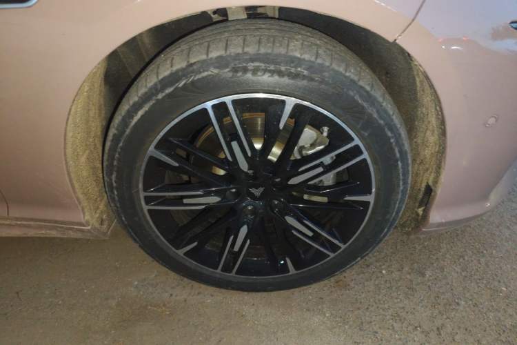 Used NETA S 2022 Extended-Range Version 1160 km Range Rear-Wheel Drive Mid-Grade Right Front Wheel Hub