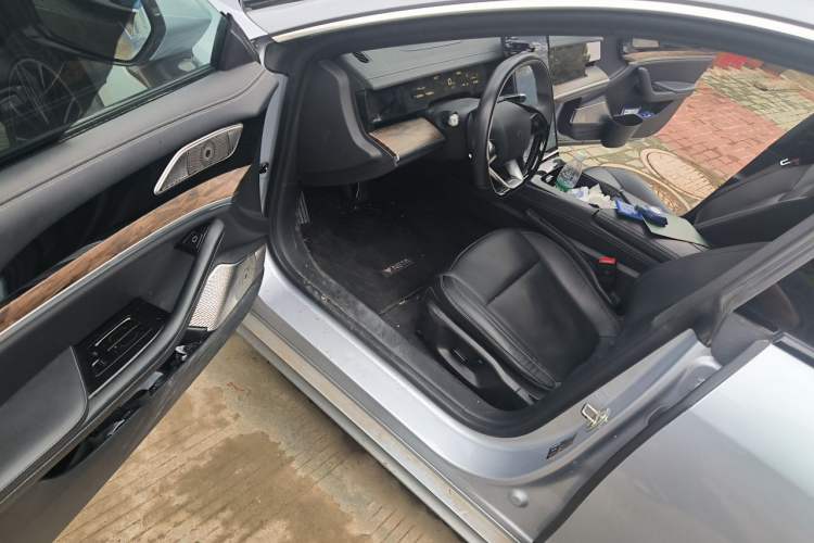 Used NETA S 2022 Extended-Range Version 1160 km Range Rear-Wheel Drive Mid-Grade Driver Seat
