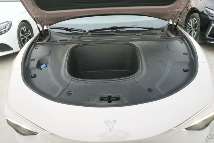 Used NETA S 2022 All-Electric 650 km Four-Wheel Drive Flagship Edition Engine Bay