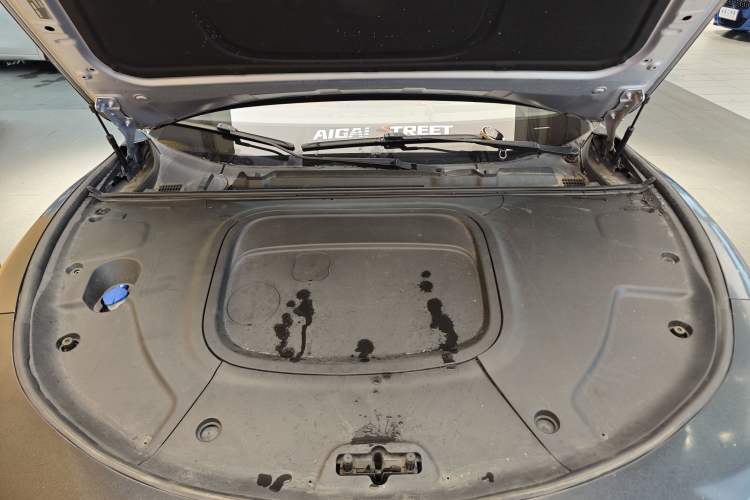 Used NETA S 2022 Extended-Range Version 1160 km Rear-Drive Big Edition Engine Bay