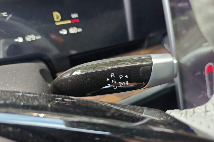 Used NETA S 2022 Extended-Range Version 1160 km Range Rear-Wheel-Drive Compact Edition Gear Lever