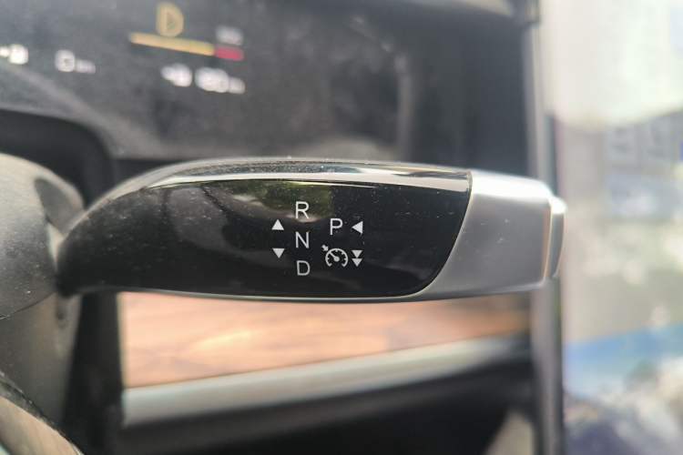 Used NETA S 2022 Extended-Range Version 1160 km Range Rear-Wheel Drive Mid-Grade Gear Lever