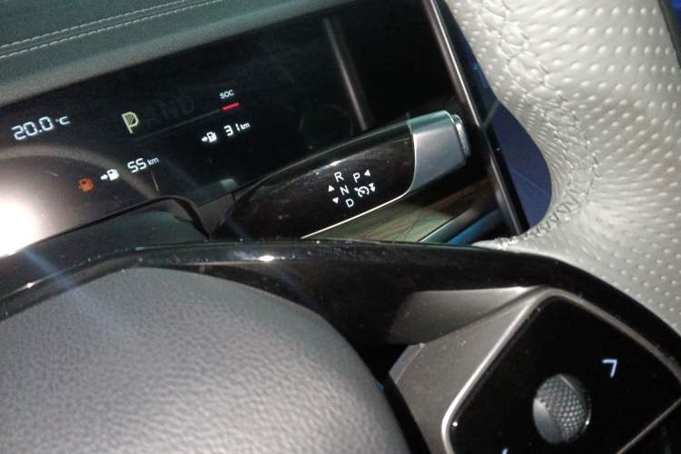Used NETA S 2022 Extended-Range Version 1160 km Range Rear-Wheel Drive Mid-Grade Gear Lever