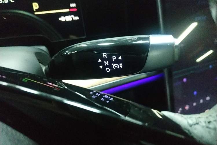 Used NETA S 2022 Pure Electric 715 km Range Rear-Wheel Drive Mid-Range Version Gear Lever