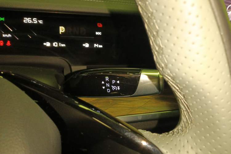 Used NETA S 2022 Extended-Range Version 1160 km Range Rear-Wheel-Drive Compact Edition Gear Lever