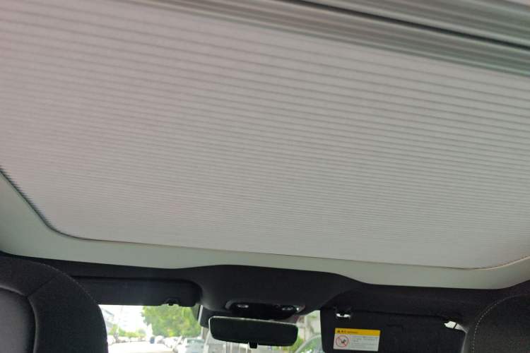 Used NETA S 2022 Extended-Range Version 1160 km Range Rear-Wheel-Drive Compact Edition Headliner
