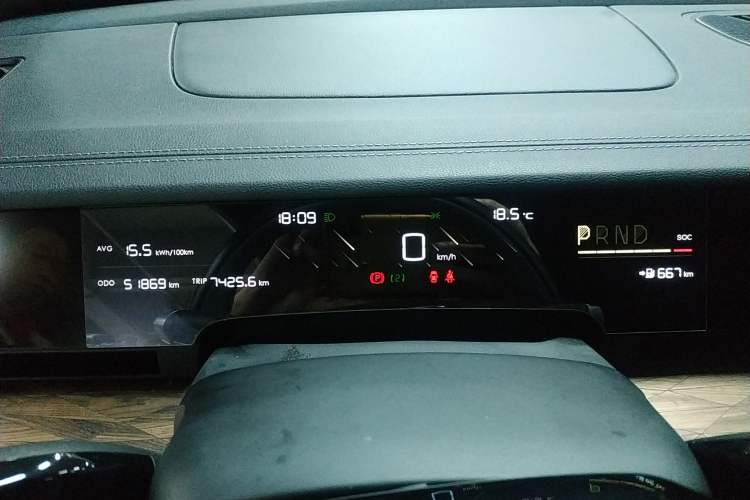 Used NETA S 2022 Pure Electric 715 km Range Rear-Wheel Drive Mid-Range Version Instrument Cluster