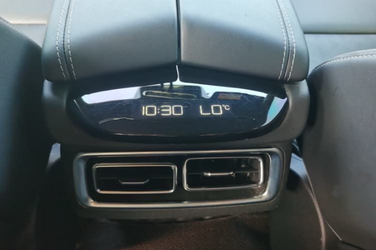 Used NETA S 2022 Extended-Range Version 1160 km Range Rear-Wheel Drive Mid-Grade Interior 3