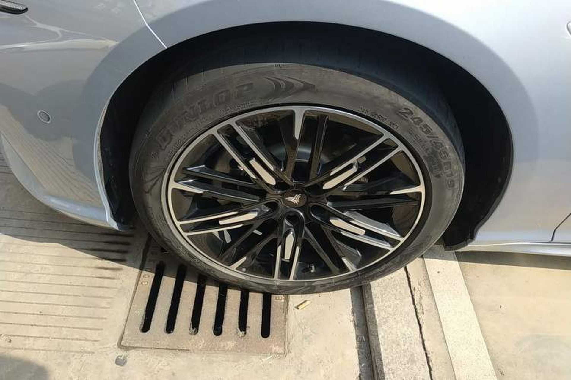 Used NETA S 2022 Extended-Range Version 1160 km Range Rear-Wheel Drive Mid-Grade Left Front Wheel Hub