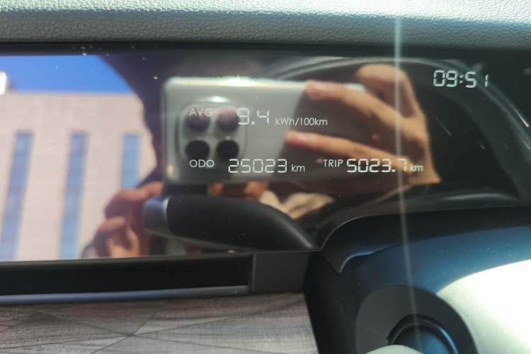 Used NETA S 2022 Extended-Range Version 1160 km Rear-Drive Big Edition Odometer Close Up