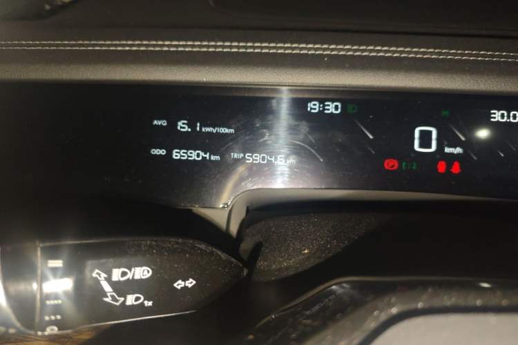 Used NETA S 2022 Extended-Range Version 1160 km Range Rear-Wheel Drive Mid-Grade Odometer Close Up