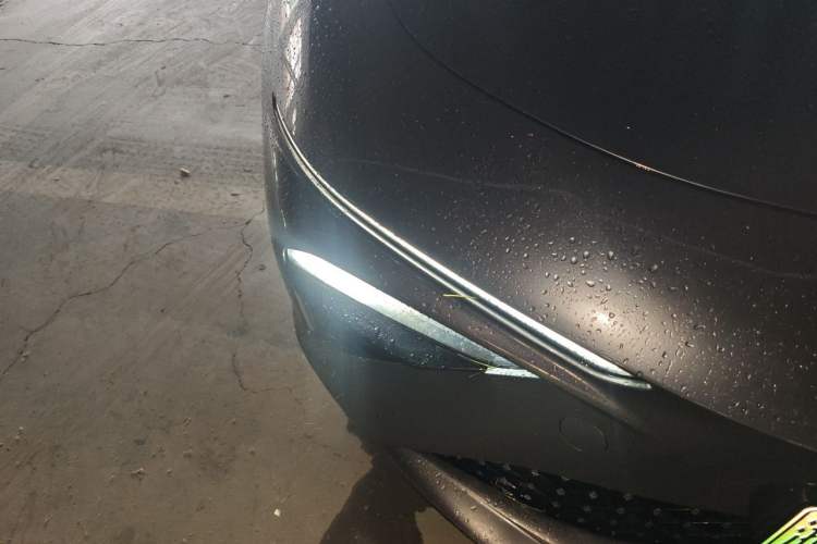 Used NETA S 2022 Extended-Range Version 1160 km Range Rear-Wheel Drive Mid-Grade Right Front Headlight