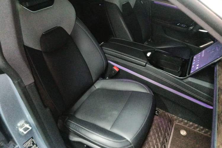 Used NETA S 2022 Extended-Range Version 1160 km Range Rear-Wheel Drive Mid-Grade Right Front Seat