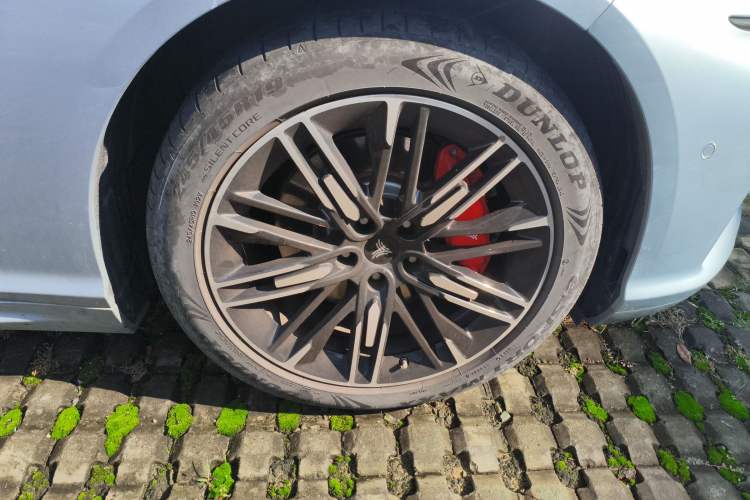 Used NETA S 2022 Extended-Range Version 1160 km Rear-Drive Big Edition Right Front Wheel Hub