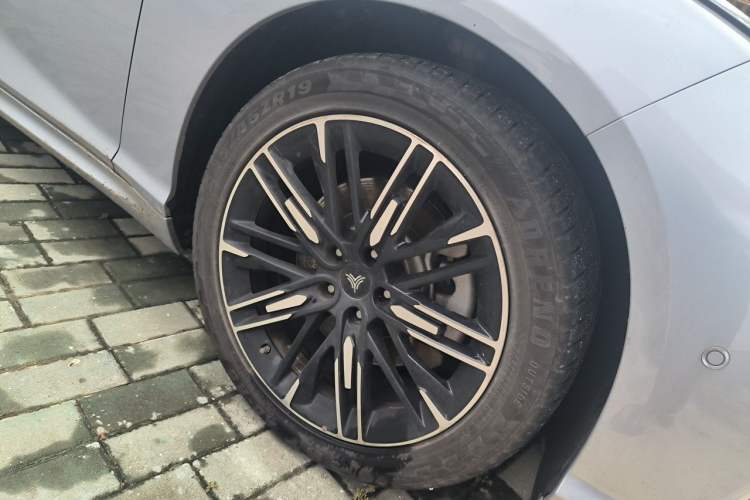 Used NETA S 2022 Extended-Range Version 1160 km Range Rear-Wheel Drive Mid-Grade Right Front Wheel Hub