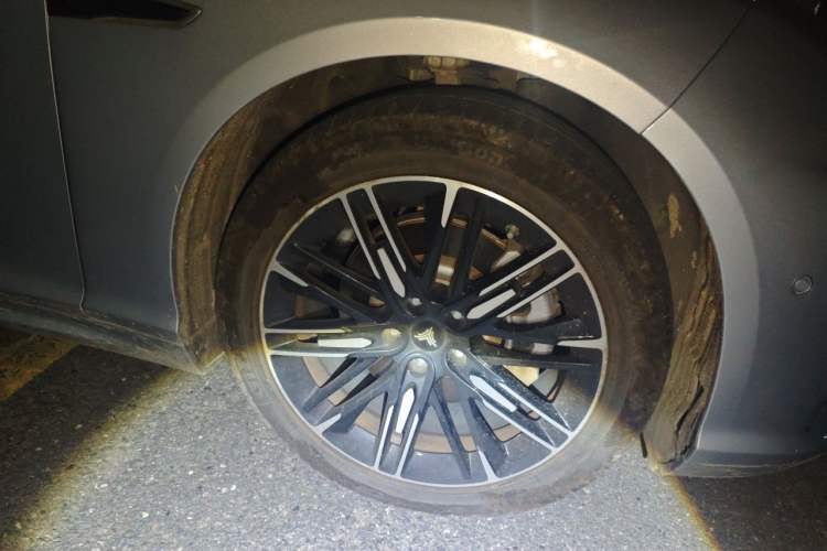 Used NETA S 2022 Extended-Range Version 1160 km Range Rear-Wheel Drive Mid-Grade Right Front Wheel Hub