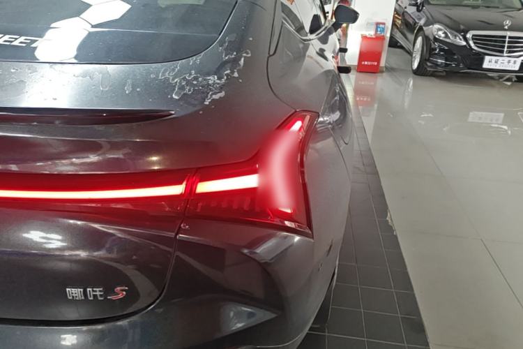 Used NETA S 2022 Extended-Range Version 1160 km Rear-Drive Big Edition Right Rear Taillight