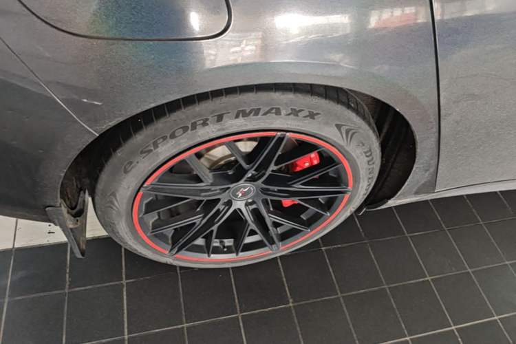Used NETA S 2022 Extended-Range Version 1160 km Rear-Drive Big Edition Right Rear Wheel Hub